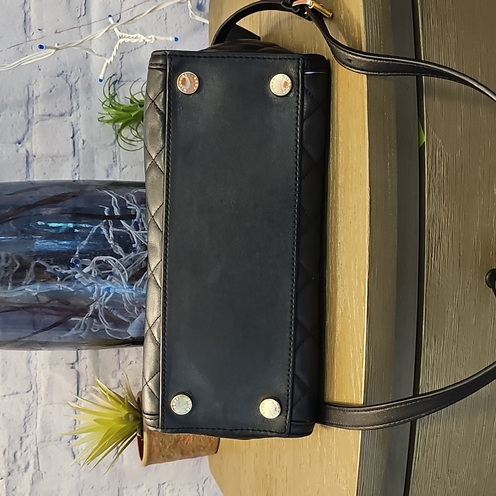 Michael KORS QUILTED Leather Satchel Like New - Picture 7 of 7